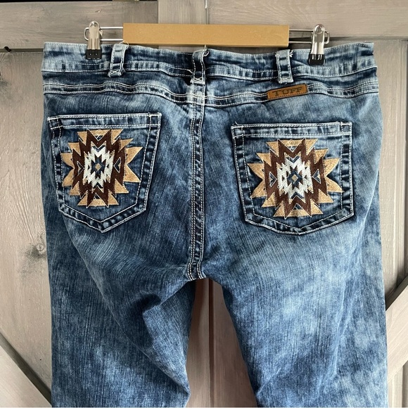 Cowgirl Tuff Jeans Thick stitch embroidered omg Aztec boot cut 35x33 - Picture 7 of 8